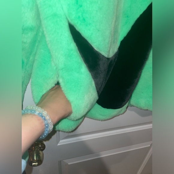 New! Nike Faux Fur Neon Green Swoosh Bomber Logo Zip Jacket 💚💚 Small - Picture 12 of 16